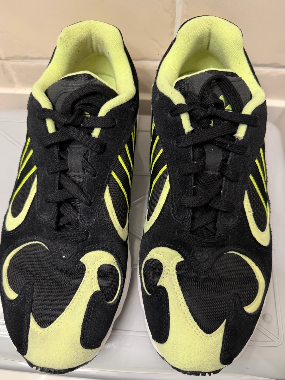 Adidas Yung-1 Core Black Hi Res Yellow Mens Sneakers Size 9.5